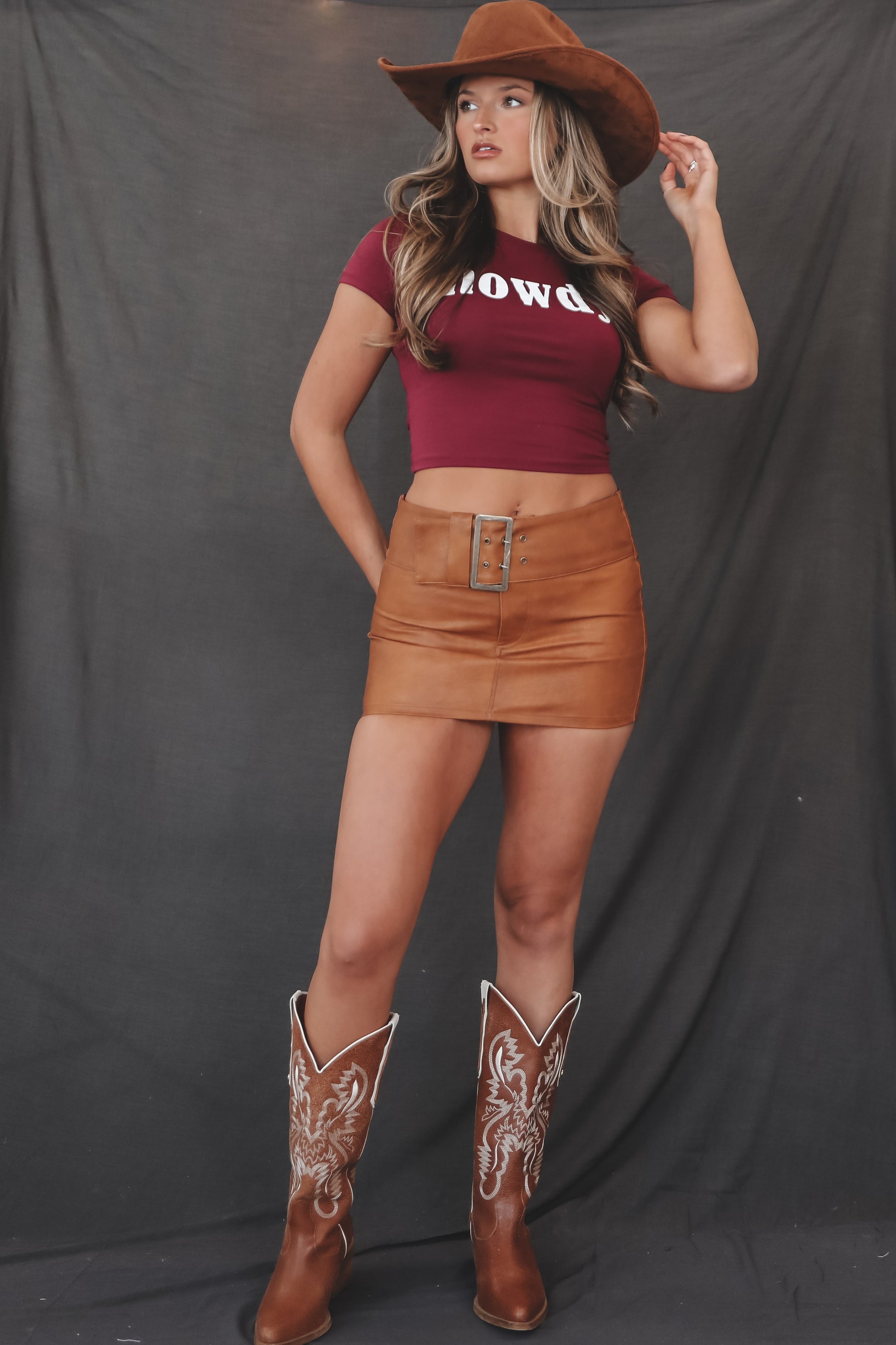 Howdy Graphic Baby Tee Crop