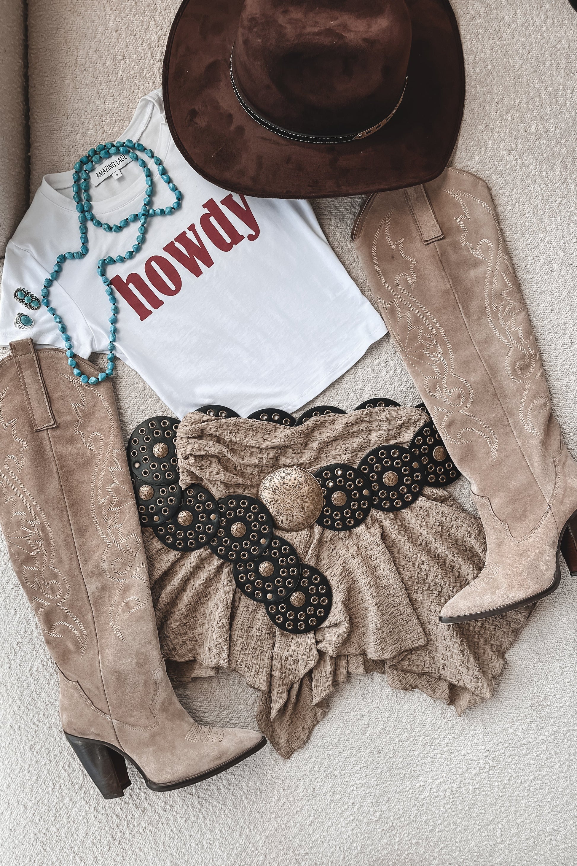 Howdy Graphic Baby Tee Crop